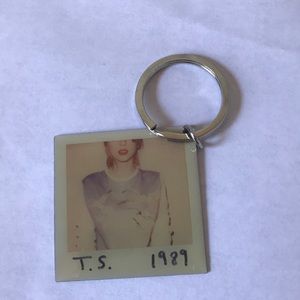 Taylor Swift “1989” keychain